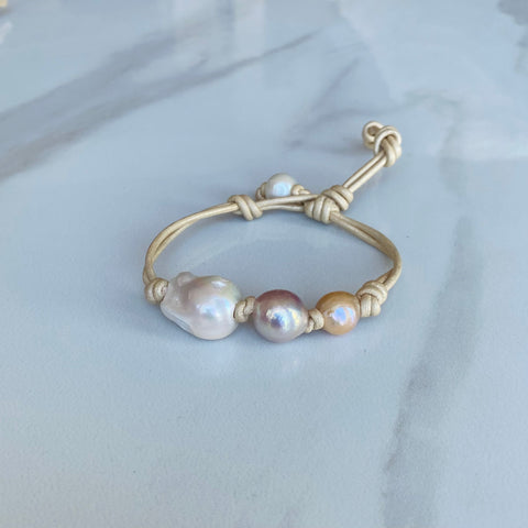 Pearls & Sandy Leather Bracelet